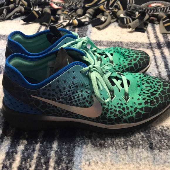 Nike Free Runs size 8.5, gently worn! - Picture 4 of 5